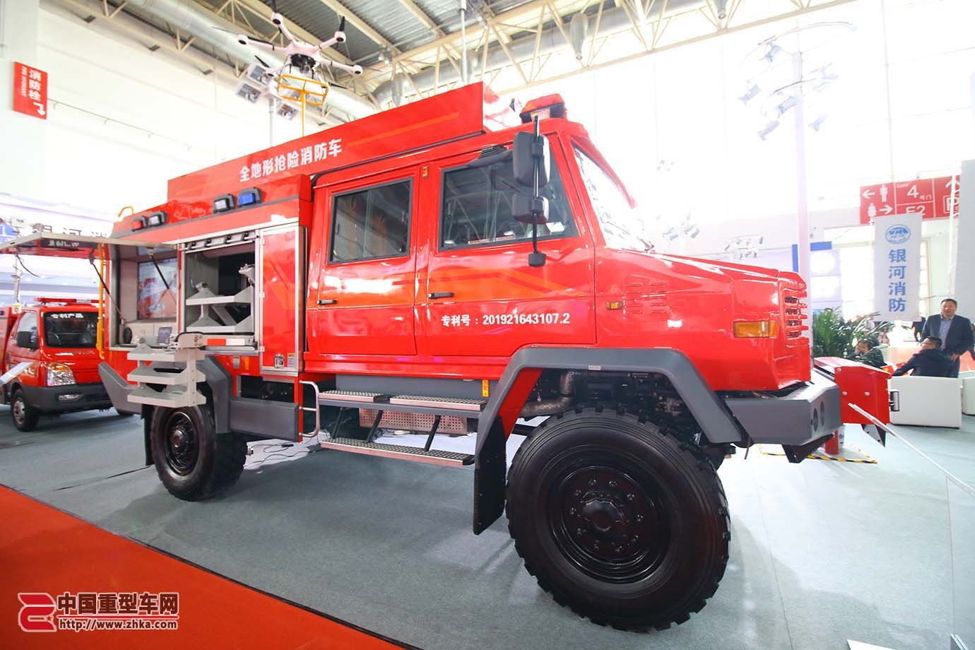 四轮独立悬挂陕汽长头4x4全地形底盘亮相2019消防展陕西银河展位
