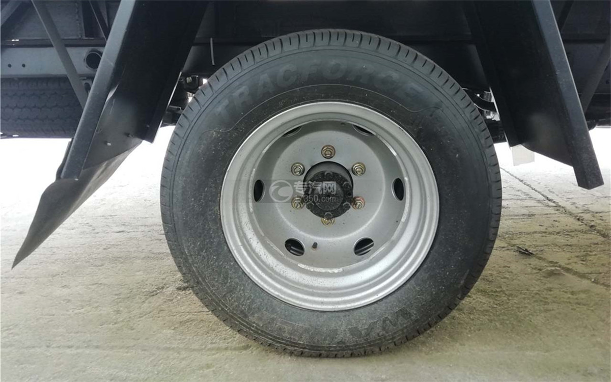 跃进小福星S70国六易燃气体厢式运输车轮胎图