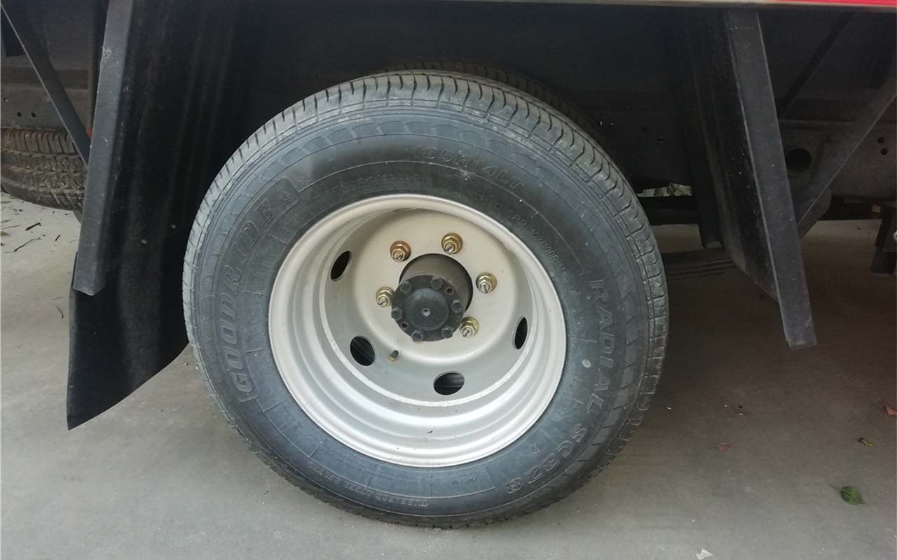 跃进小福星S70国六杂项危险物品厢式运输车轮胎图