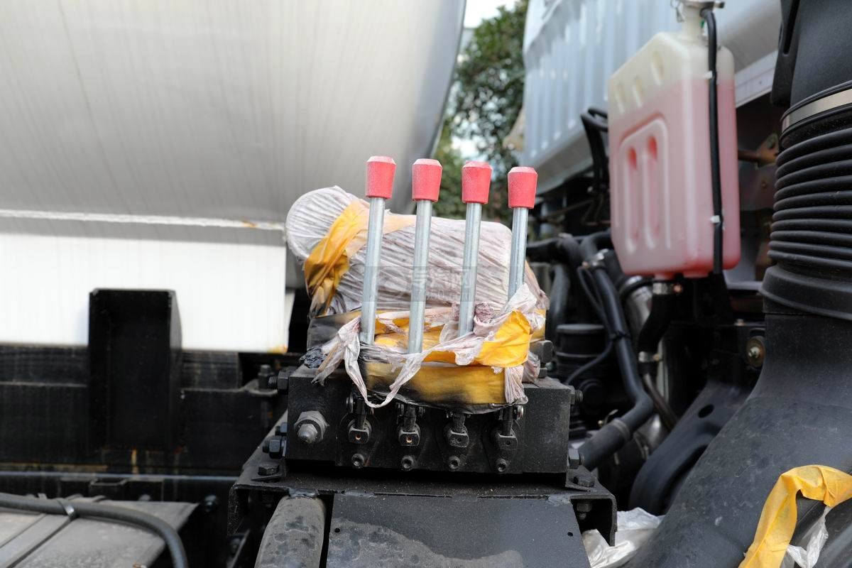 东风凯普特K7国六餐厨式垃圾车上装操作装置