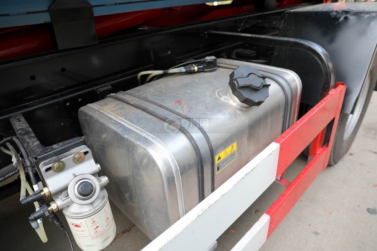 大运新奥普力国六车厢可卸式垃圾车油箱