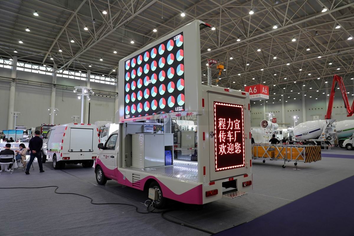 福田祥菱国六LED广告宣传车侧后方屏幕上升图