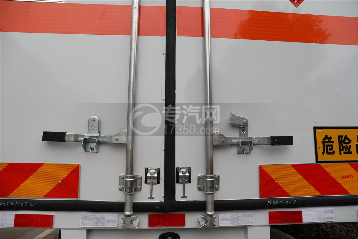 东风天锦国六6.6米易燃气体厢式运输车后门锁图