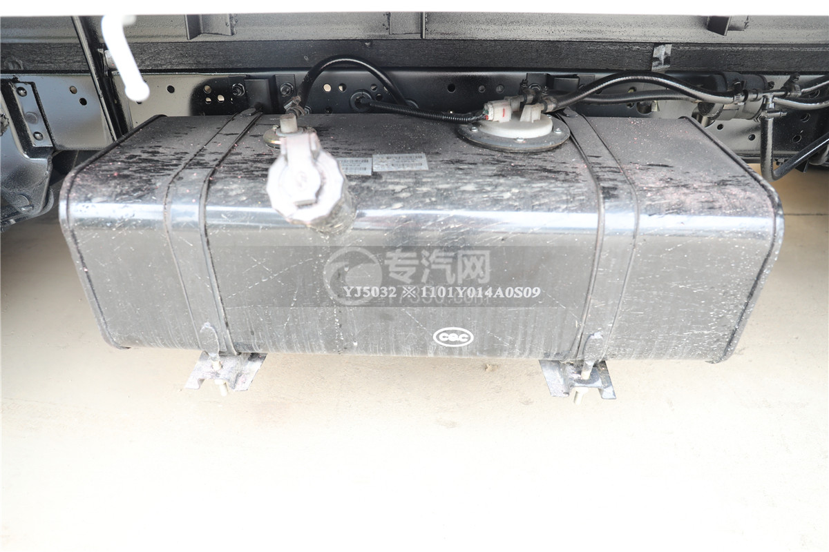 跃进小福星S50国五3.25米气瓶运输车油箱图