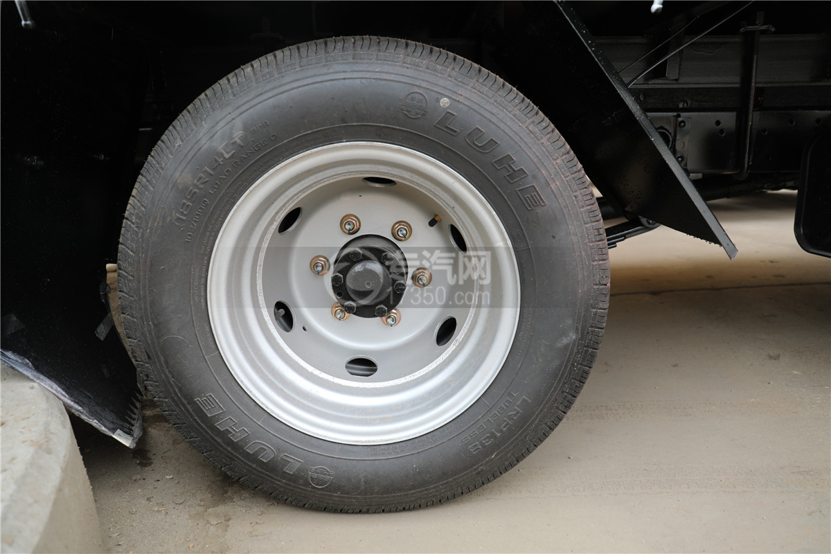 跃进小福星S50国五3.25米气瓶运输车轮胎图