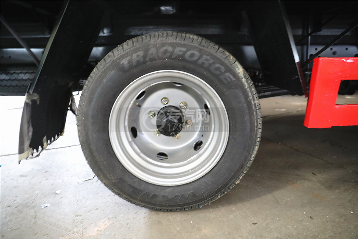 跃进小福星S70国六3.35米易燃液体厢式运输车轮胎图
