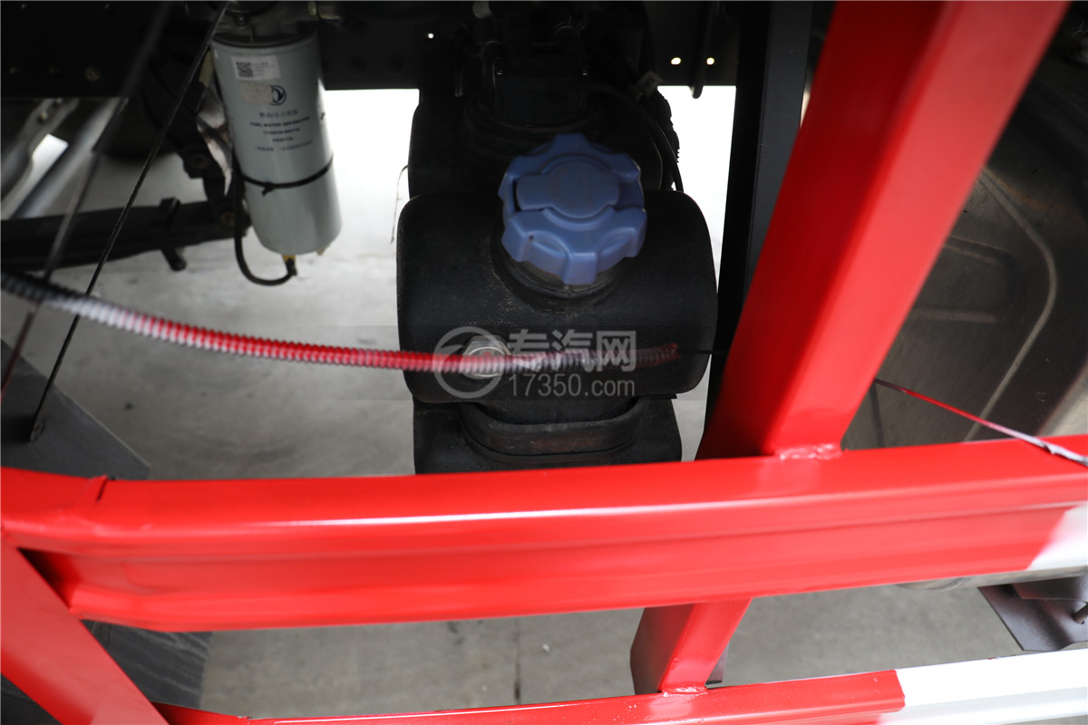 东风锦程V6小三轴国六易燃气体厢式运输车尿素罐图