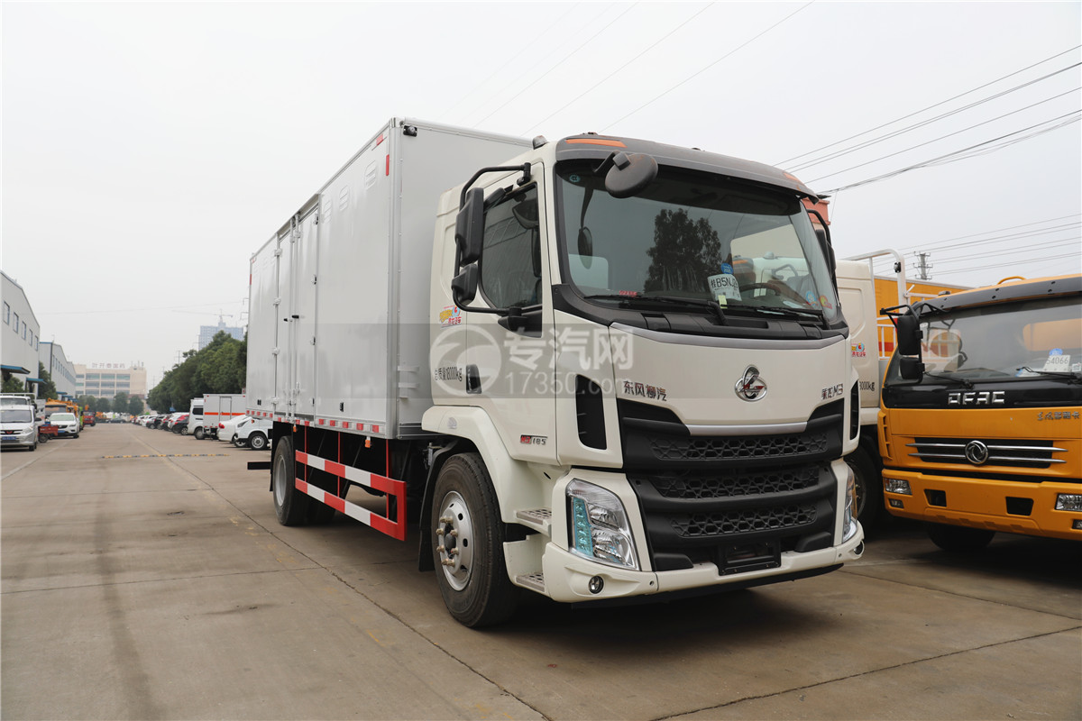 柳汽乘龙m3国五6.58米易燃气体厢式运输车
