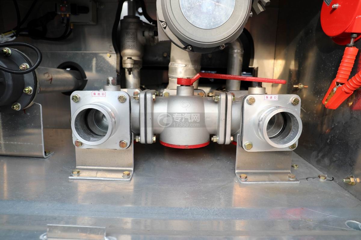 柳汽乘龙H5小三轴20.5方铝合金运油车泵进泵出