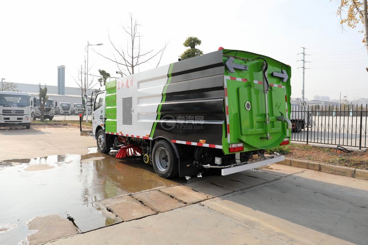 国六东风凯普特K7洗扫车带路面清洗侧后方图