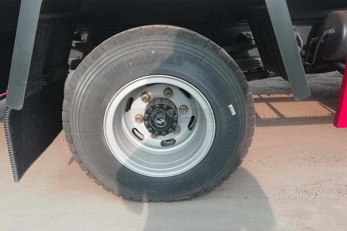 陕汽轩德X9压缩式垃圾车轮胎