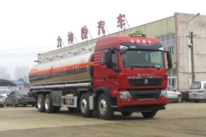 重汽豪沃前四后八國六26方鋁合金運(yùn)油車