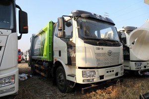 解放J6L国六压缩式垃圾车图片