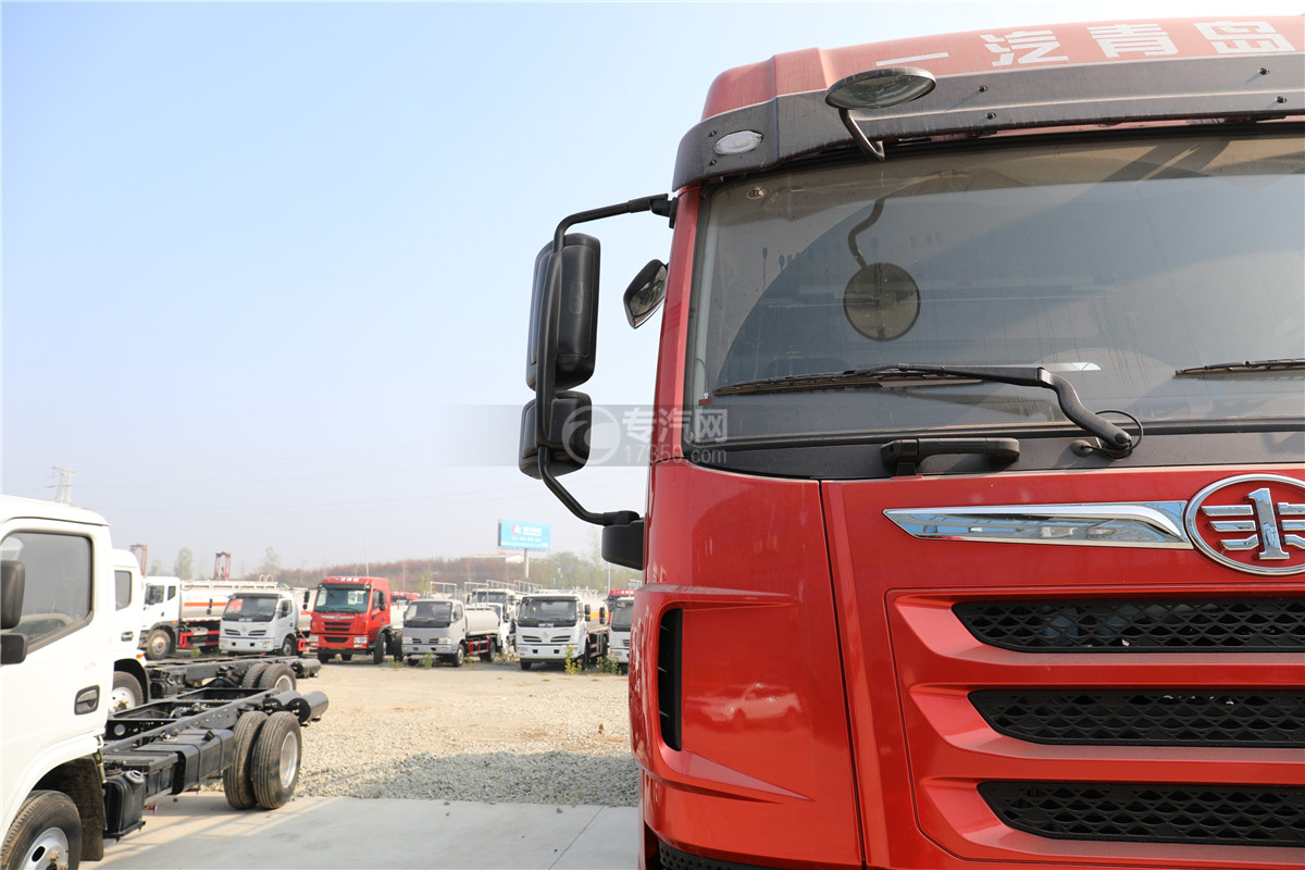 解放焊V前四后六国六18.1方腐蚀性物品罐式运输车（红色）右后视镜