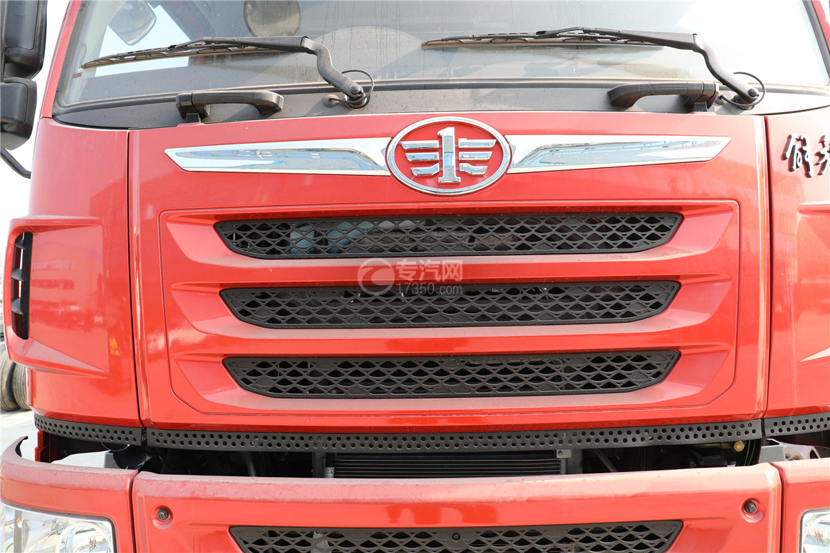解放焊V前四后六国六18.1方腐蚀性物品罐式运输车（红色）进气格栅