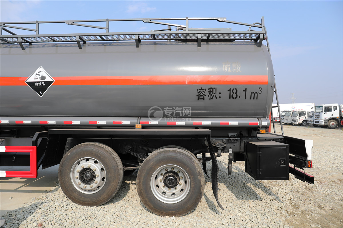 解放焊V前四后六国六18.1方腐蚀性物品罐式运输车（红色）罐体标示