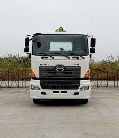 日野(HINO)牌YC4250SS2PK5W危險(xiǎn)品牽引汽車