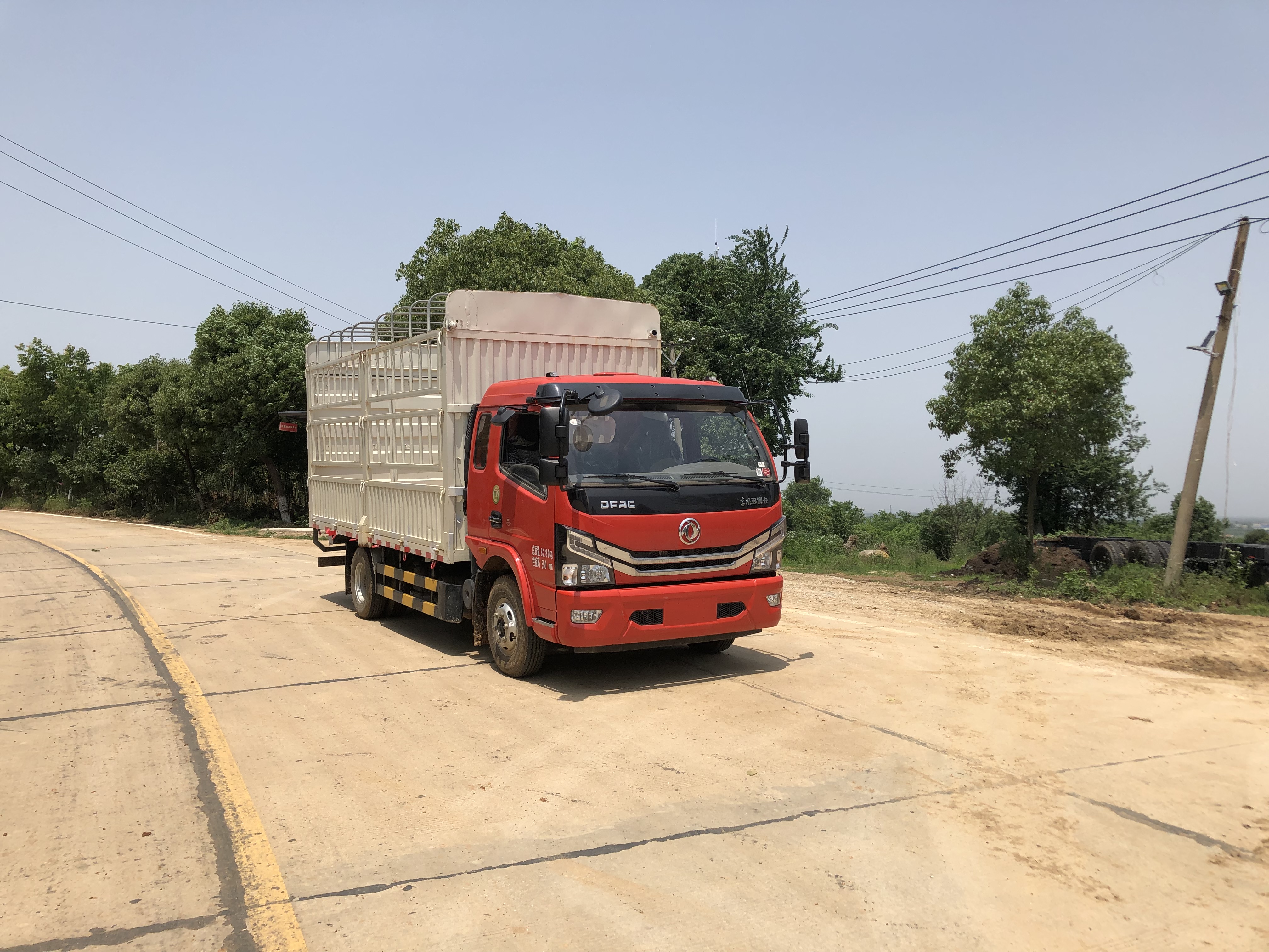 第10批次EQ5080CCYL8BDBAC倉柵式運輸車