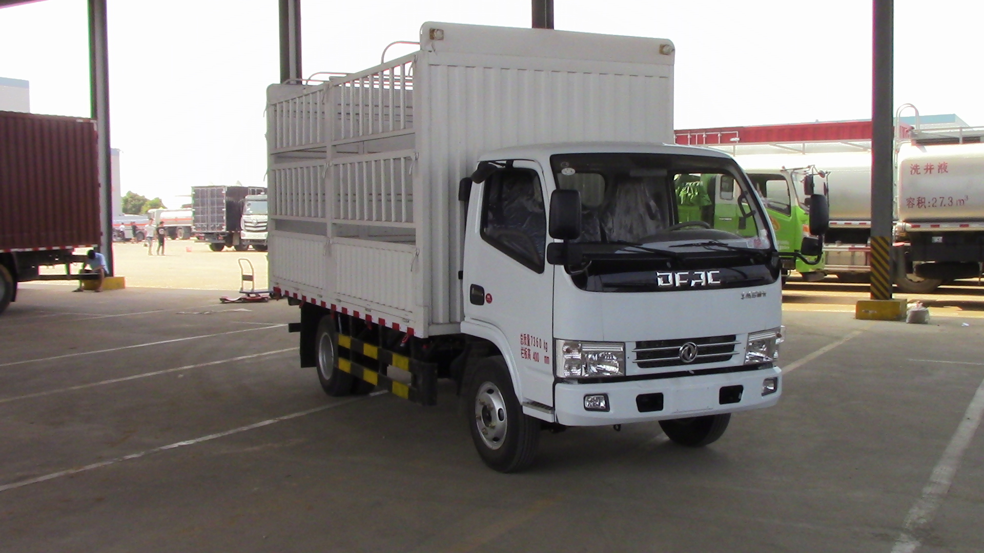 第12批次EQ5070CCY3BDFAC倉(cāng)柵式運(yùn)輸車