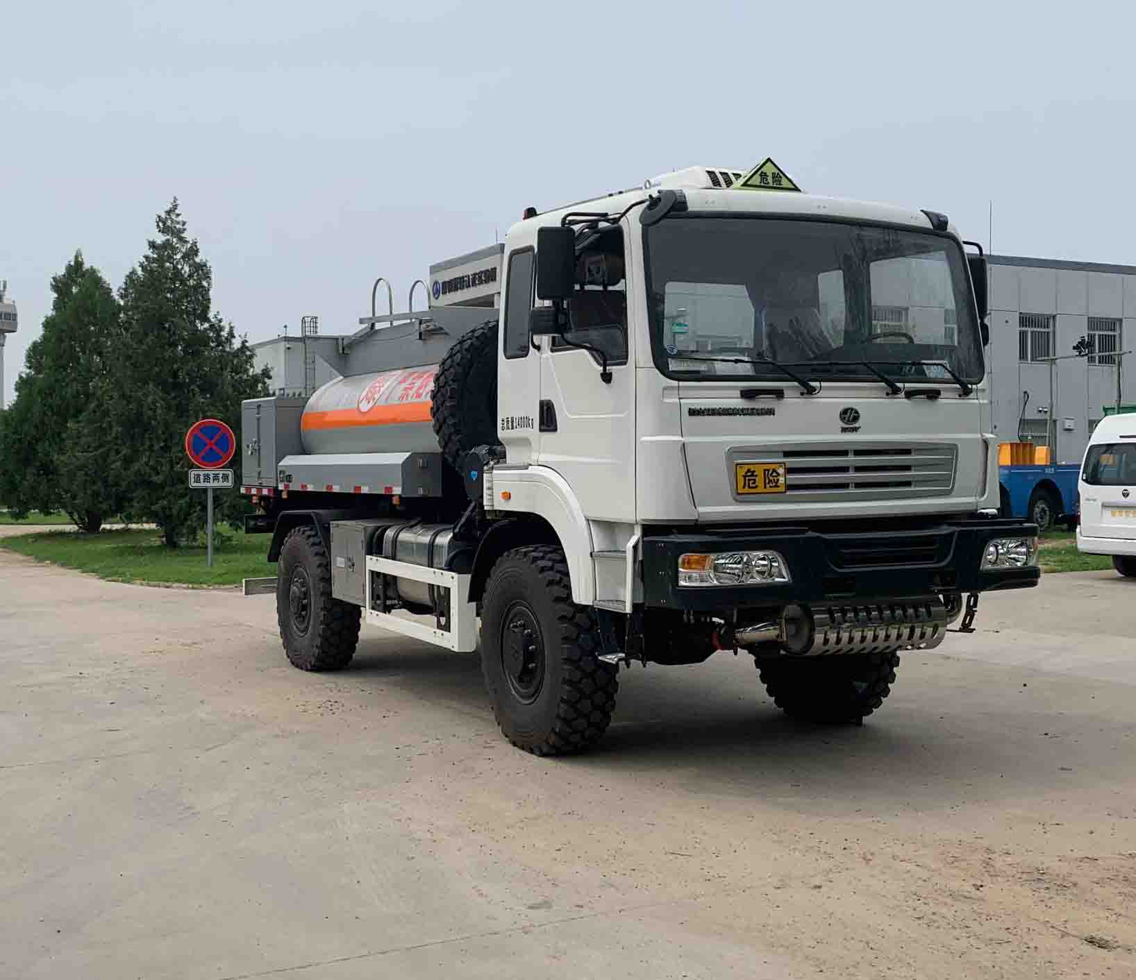 第12批次QLG5140TSMGYY運(yùn)油沙漠車