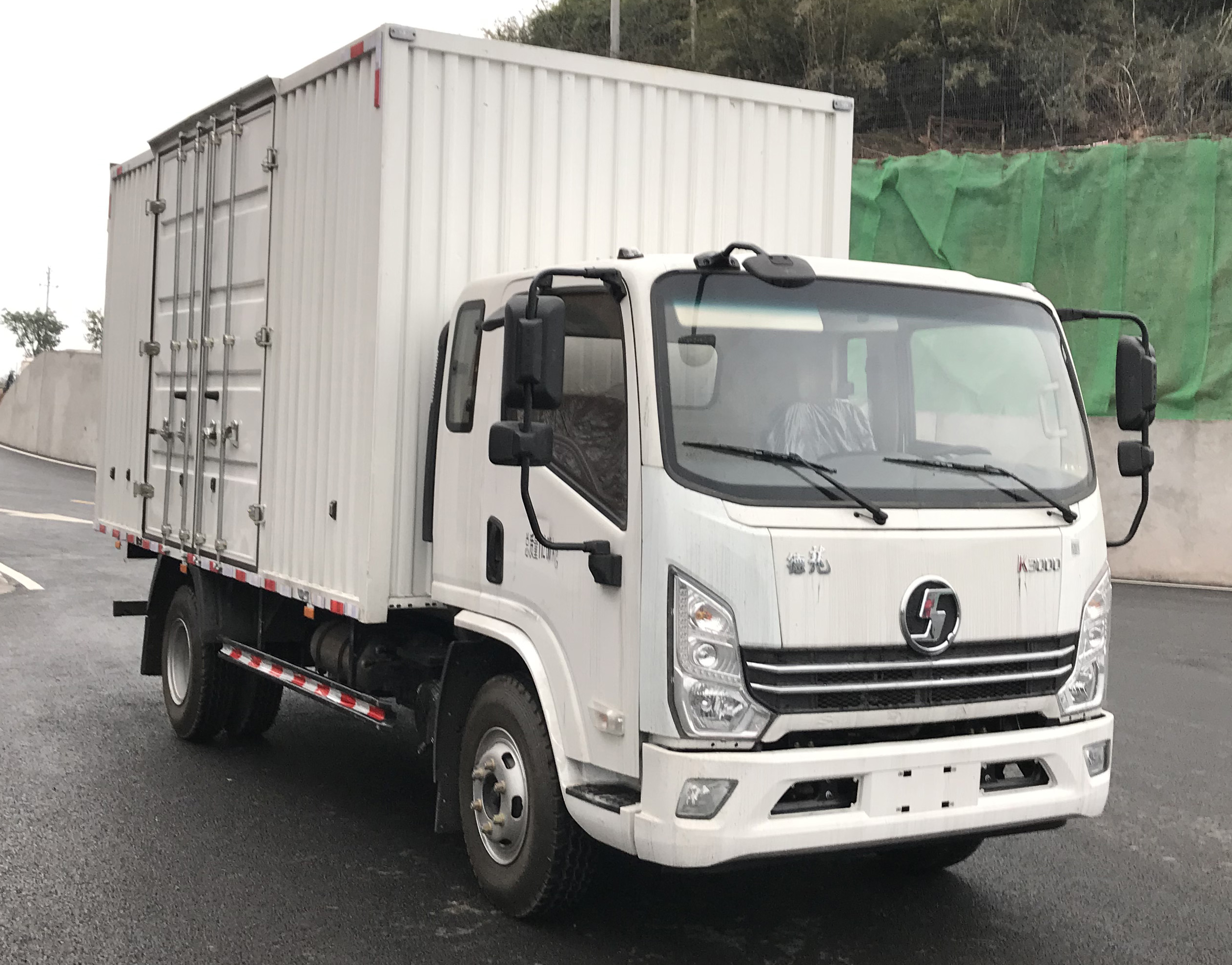 第17批次YTQ5110XXYKK381廂式運輸車