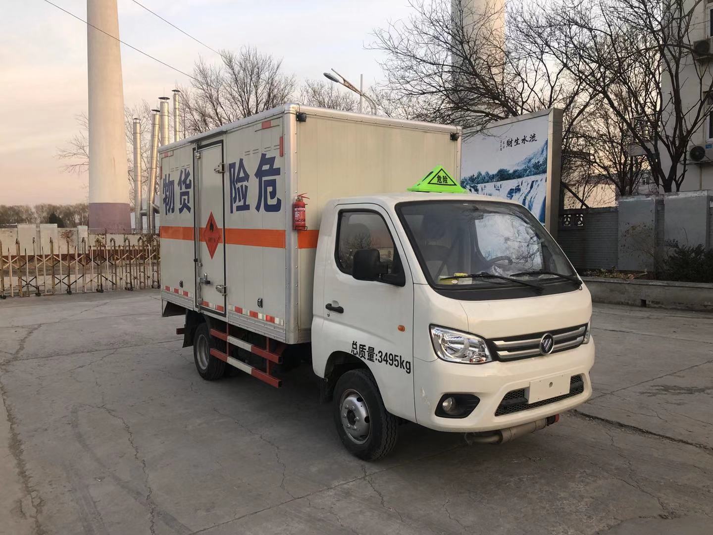 第17批次QW5030XRQ易燃?xì)怏w廂式運輸車