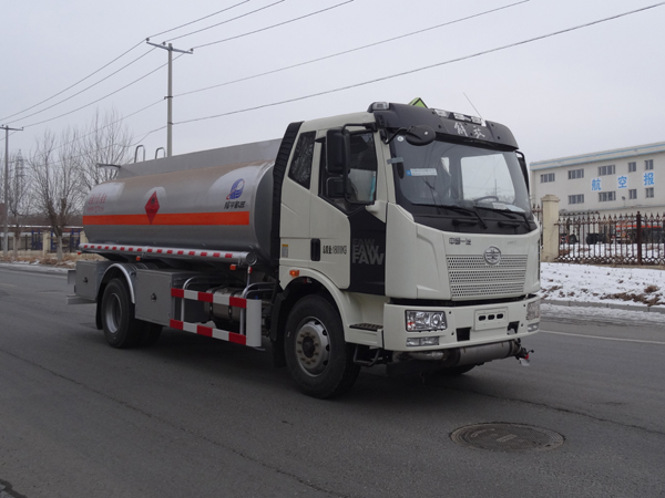 第18批次LPC5181GYYC5運(yùn)油車