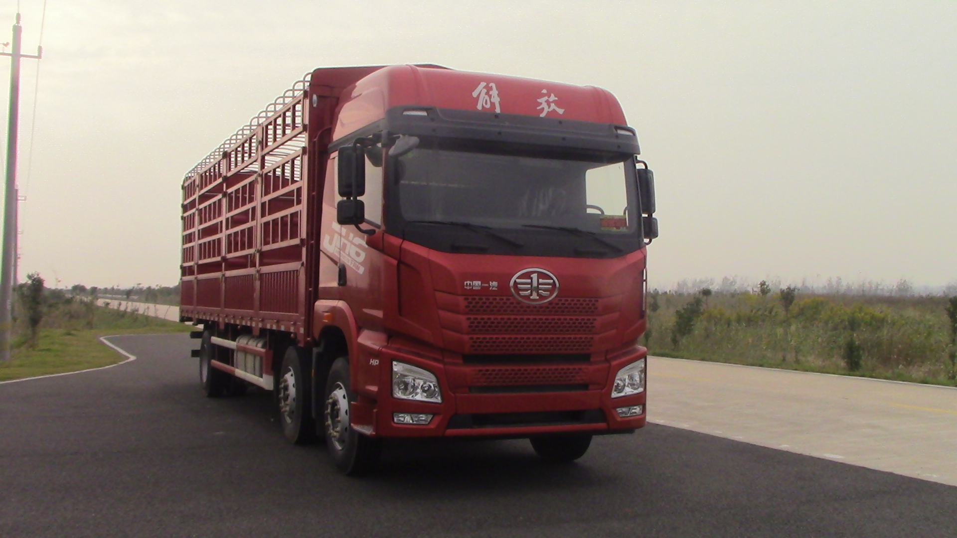 第18批次CA5250CCYP26K2L7T3E6A80倉(cāng)柵式運(yùn)輸車(chē)