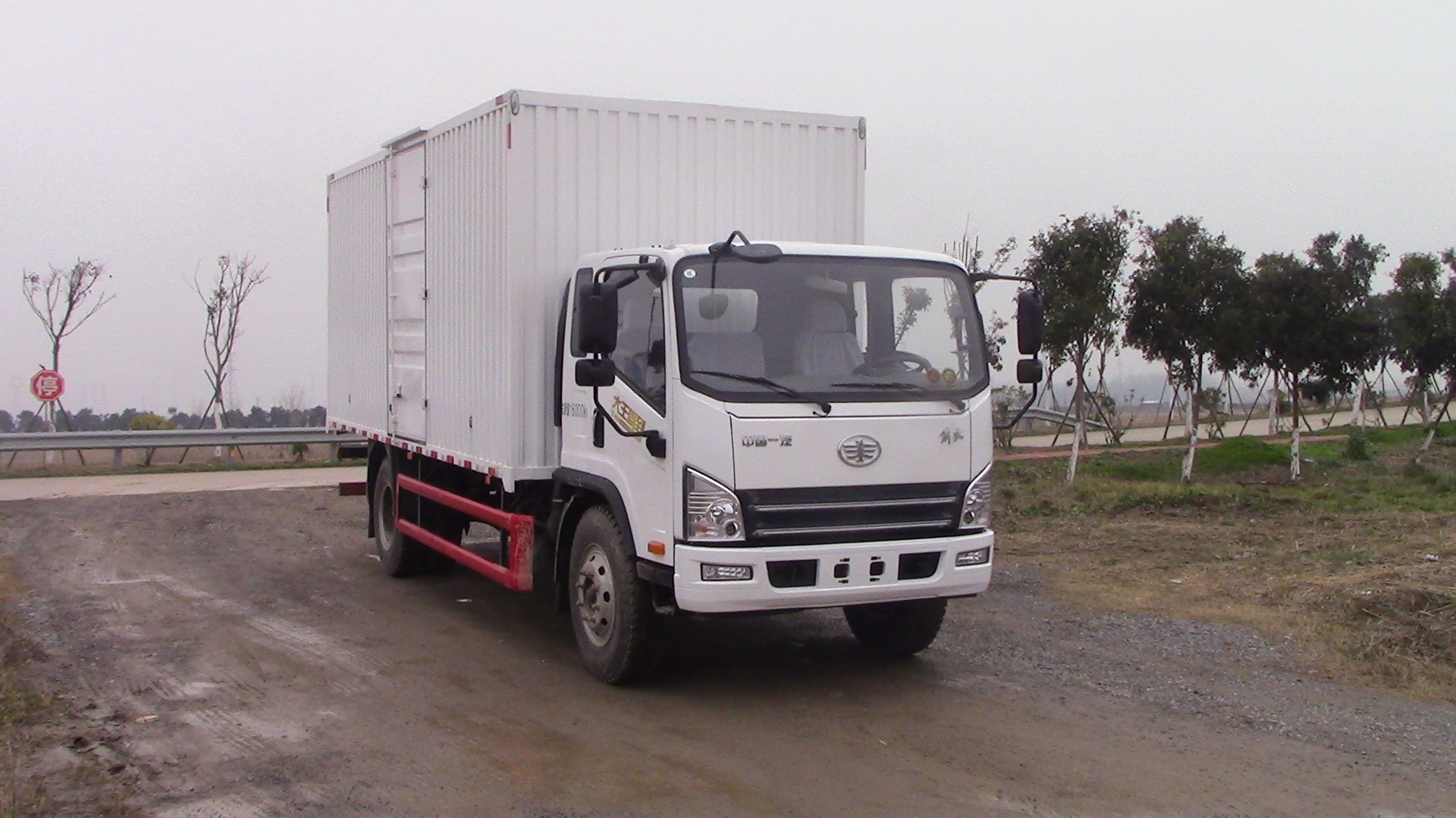 第18批次CA5160XXYP40K62L5E5A85廂式運(yùn)輸車