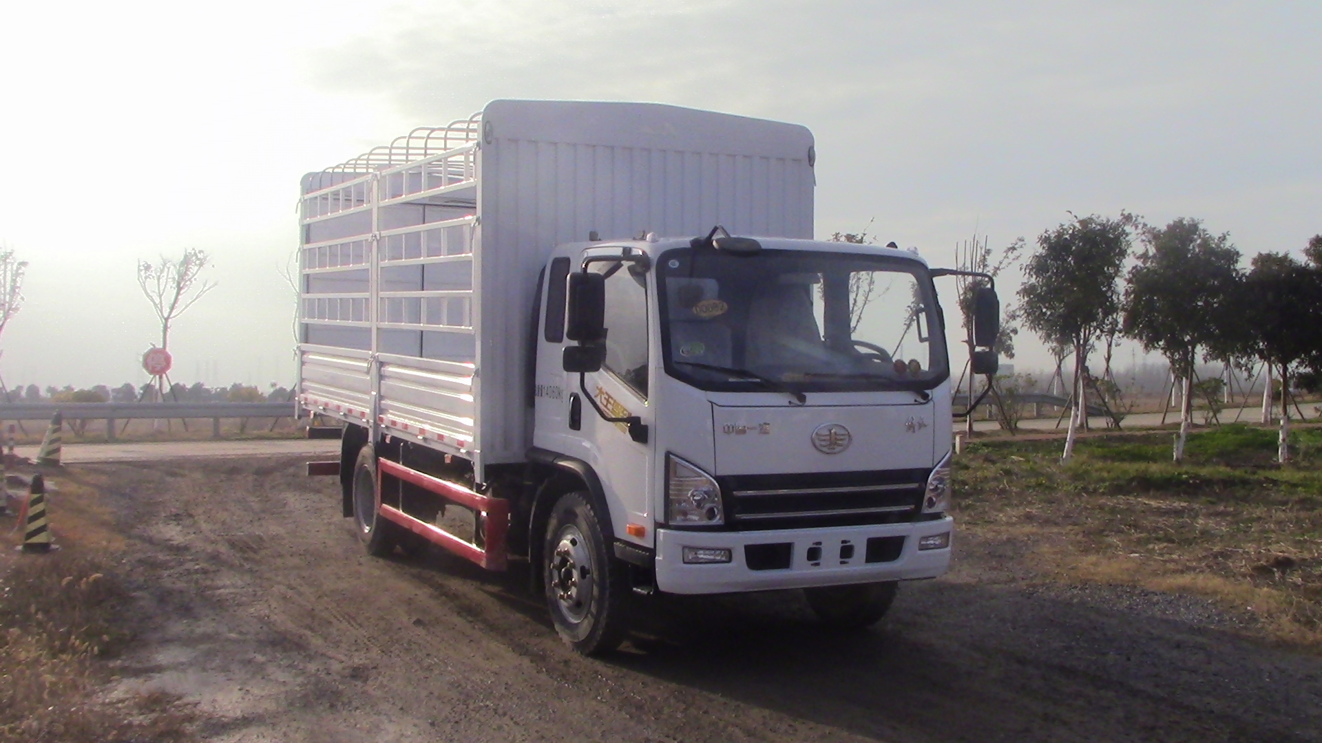 第17批次CA5140CCYP40K62L4E6A85倉柵式運輸車