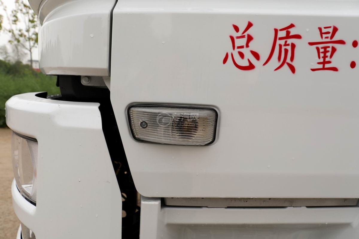 陕汽轩德X6小三轴国五散装饲料运输车细节
