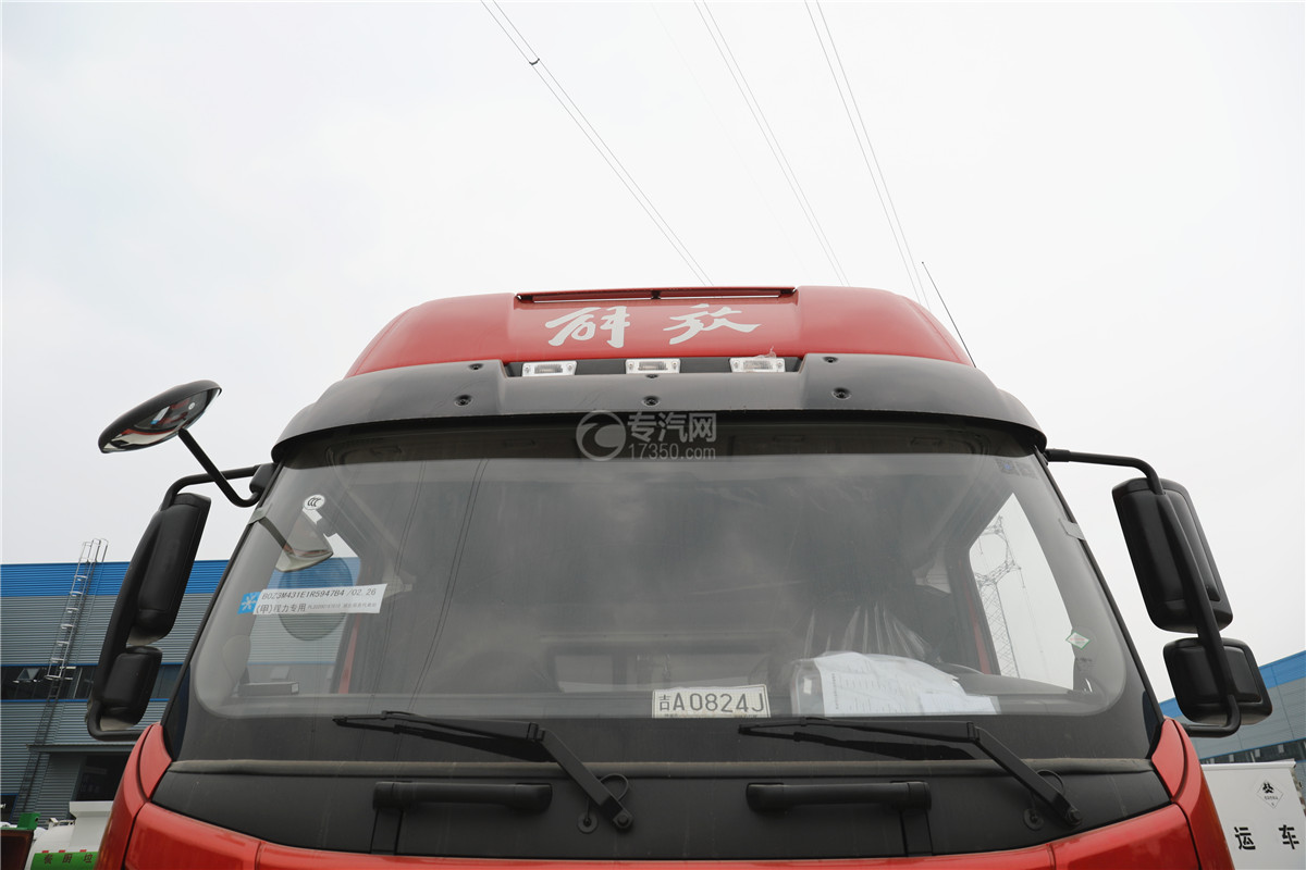 解放J6小三轴国五8.7米冷藏车防风罩