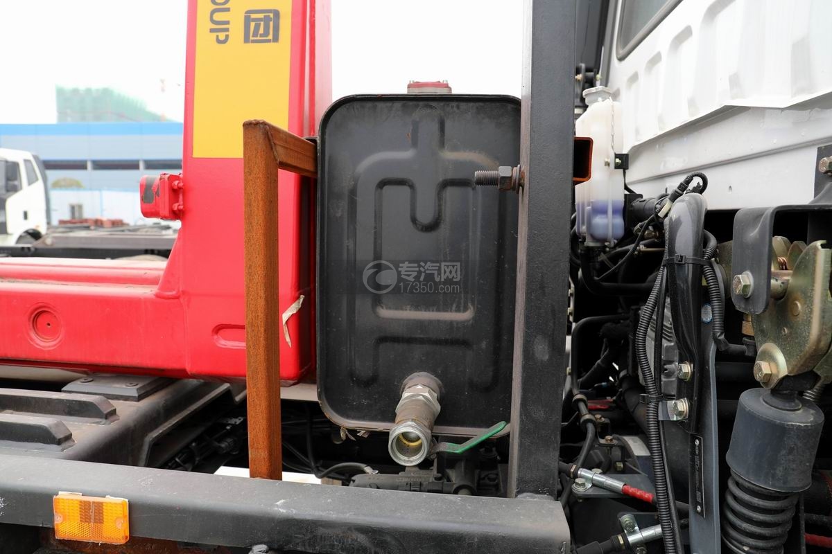 解放龙V车厢可卸式垃圾车液压油箱