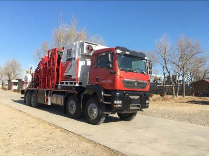 華通裝備牌HXZ5390TLG連續(xù)油管作業(yè)車