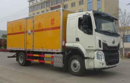 華通牌HCQ5187XFWLZ6腐蝕性物品廂式運(yùn)輸車