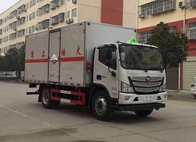 程力威牌CLW5120XFWB6腐蝕性物品廂式運(yùn)輸車