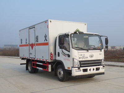 江特牌JDF5120XRQC6易燃?xì)怏w廂式運(yùn)輸車(chē)