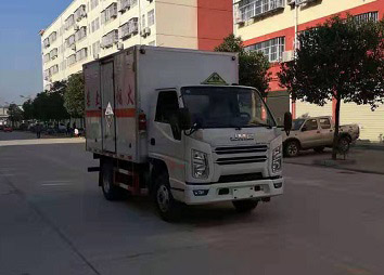 程力威牌CLW5040XFWJ6腐蝕性物品廂式運(yùn)輸車