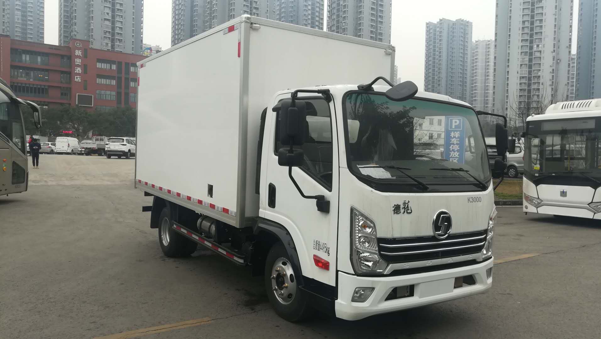 陜汽牌YTQ5040XXYKH331廂式運輸車