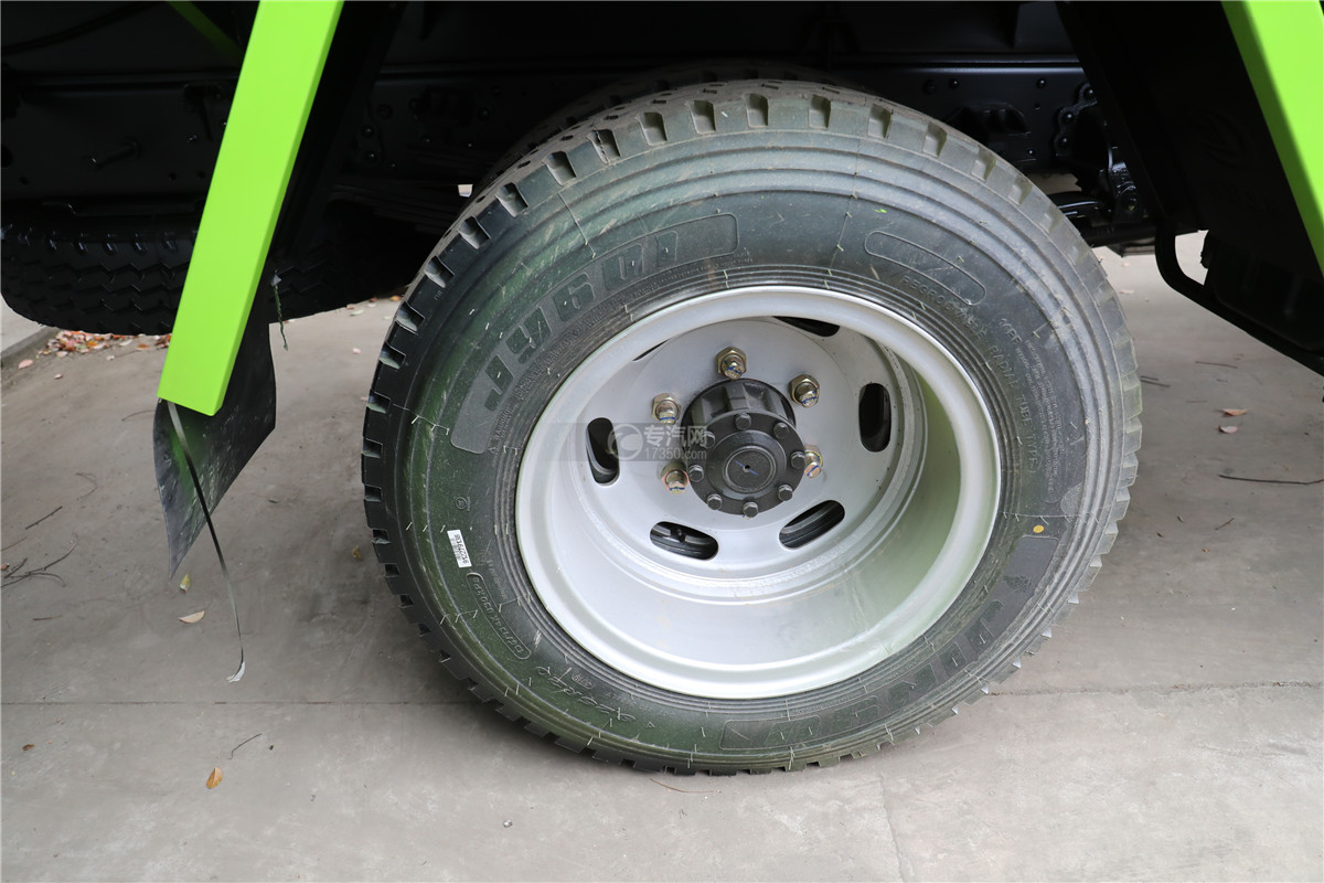 东风福瑞卡F7国六7.43方绿化喷洒车轮胎