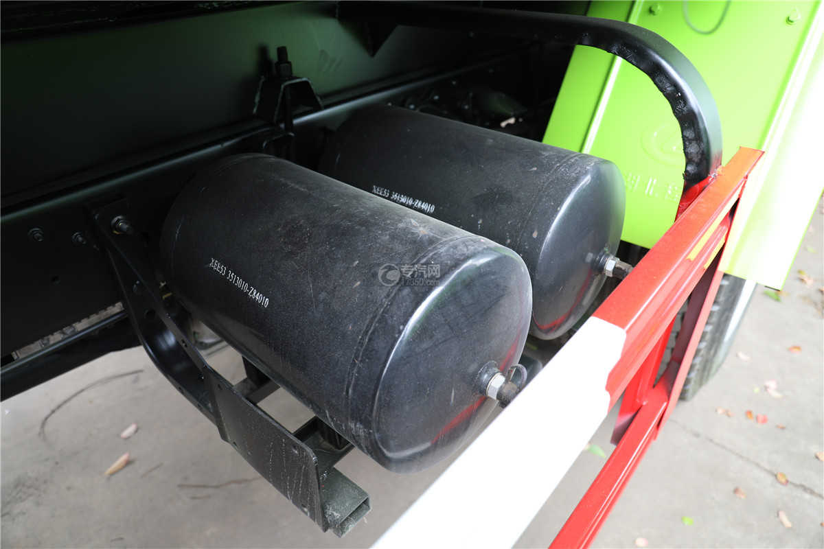 东风福瑞卡F7国六7.43方绿化喷洒车储气罐