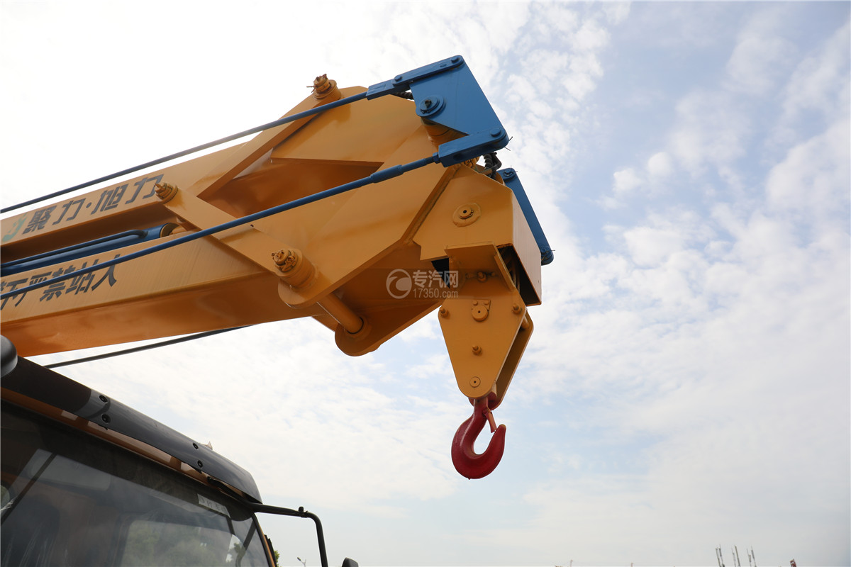 东风多利卡D7国六18米折叠臂式高空作业车吊钩