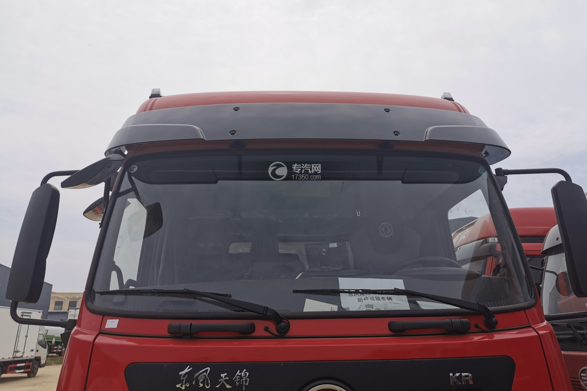 东风天锦KR国六7.88米冷藏车档风玻璃