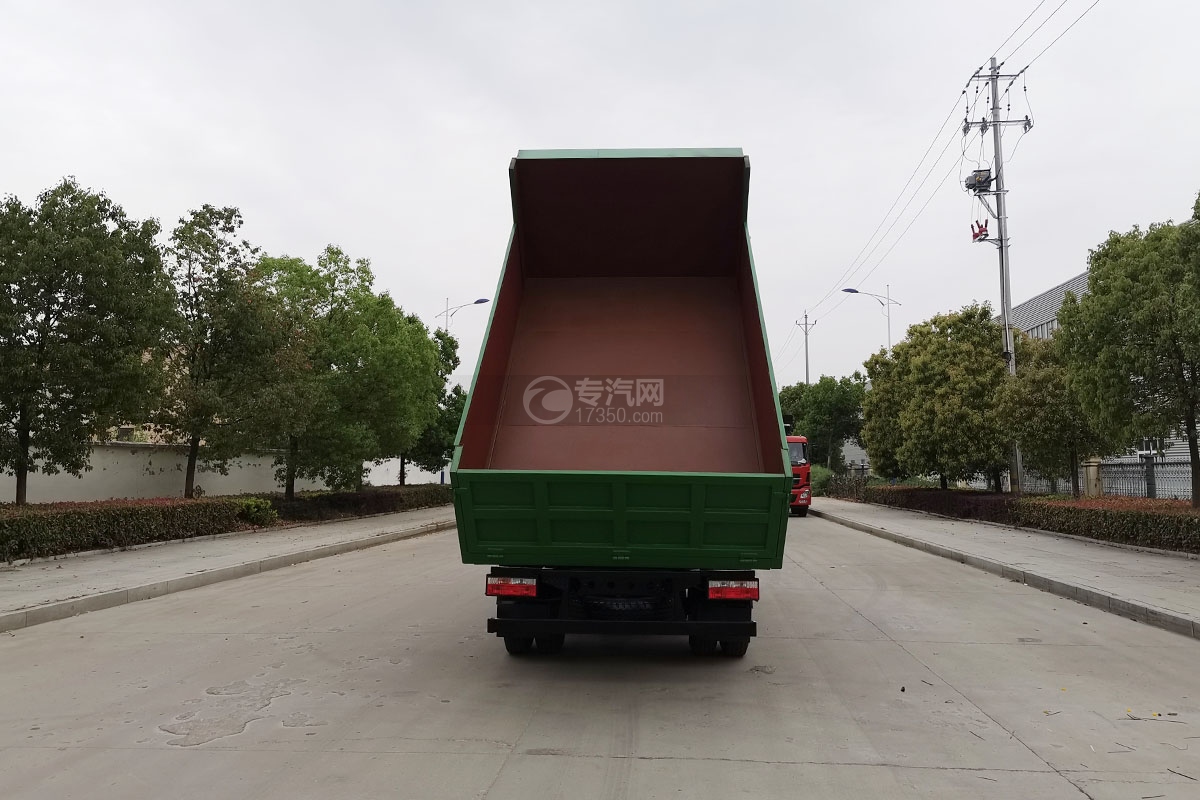 奥驰V3单桥国六自卸式垃圾车外观细节
