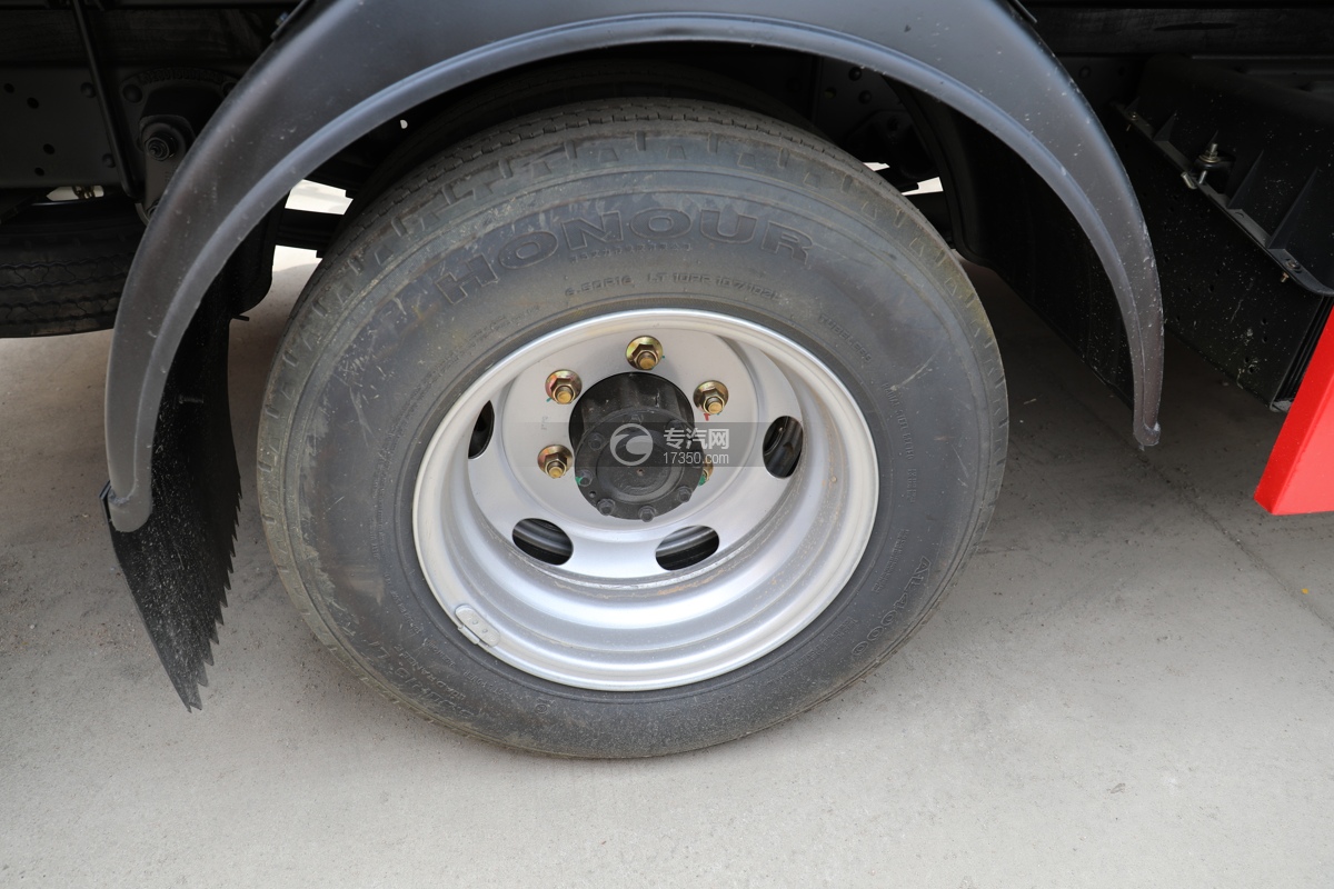 福田小卡之星3单排14米折叠臂式高空作业车轮胎