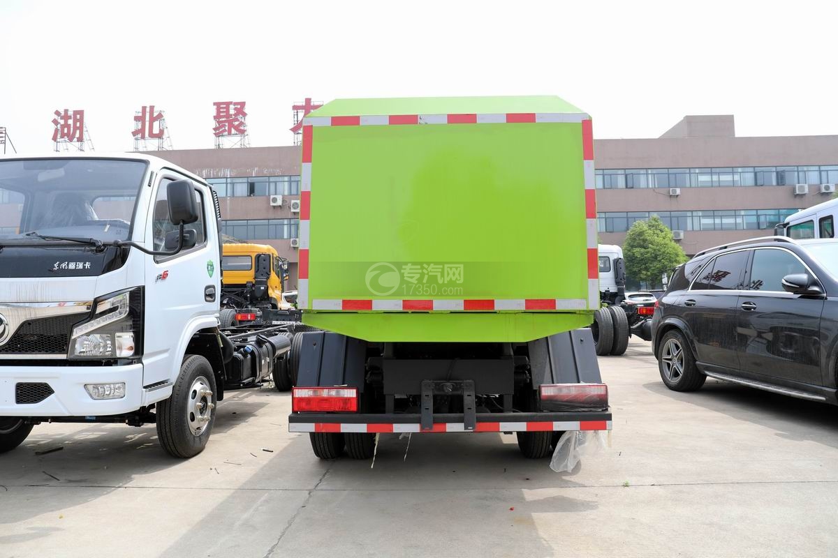 国六东风多利卡D6自装卸式垃圾车正后方图