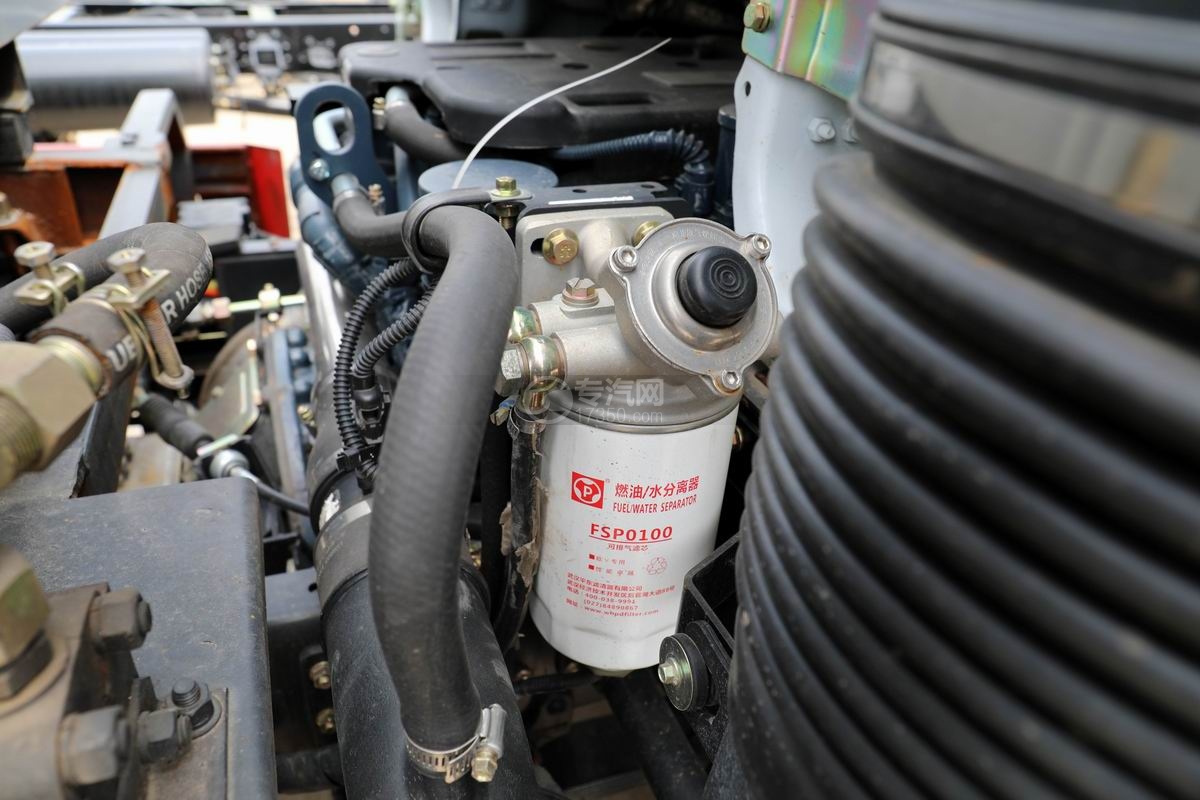 国六东风多利卡D6自装卸式垃圾车油水分离器