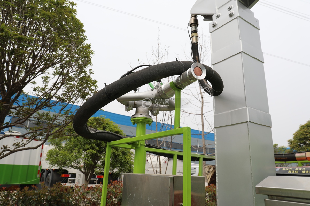 東風(fēng)福瑞卡國六多功能抑塵車灑水炮