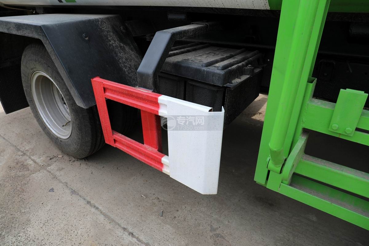 东风小多利卡国六自装卸式垃圾车蓄电池