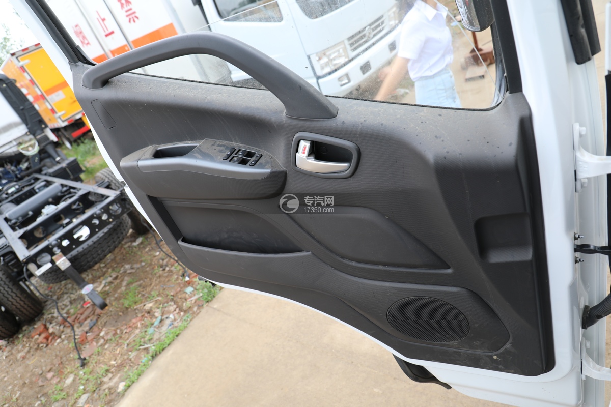福田欧马可S1国六4.1米易燃气体厢式运输车门锁